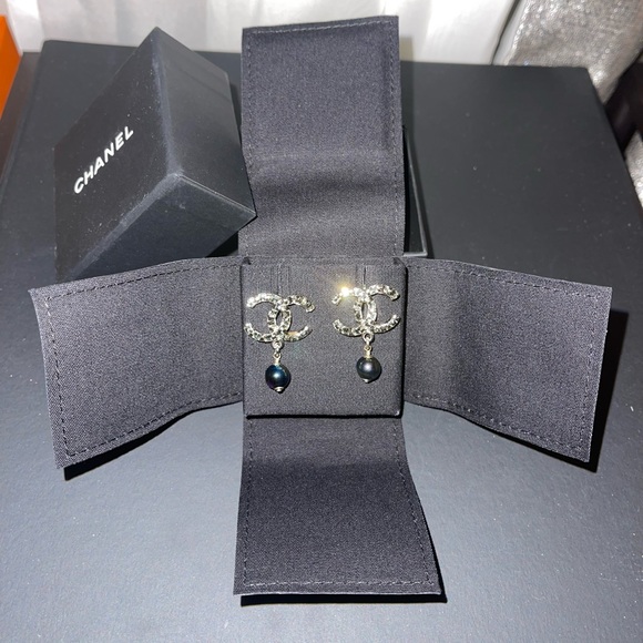 ❌SOLD ❌CHANEL earrings - Picture 6 of 7